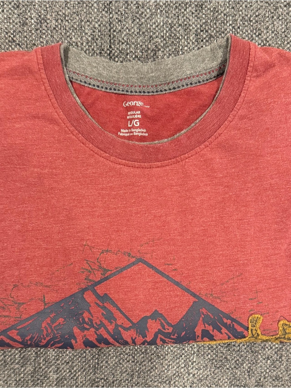 George Red Heather Graphic Crewneck T-Shirt with Gray Trim